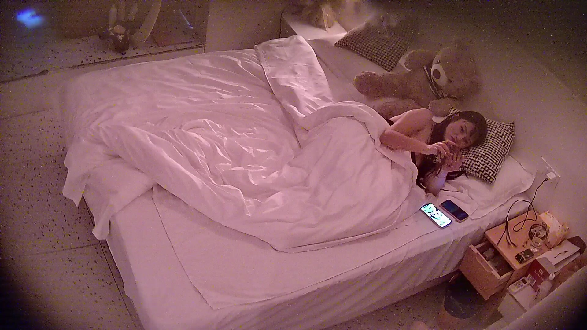 大學城民宿 妓女一天內接待4位失足大哥 口交毒龍清油胸推 按價錢做套餐 也算是躺贏職場了 (1)