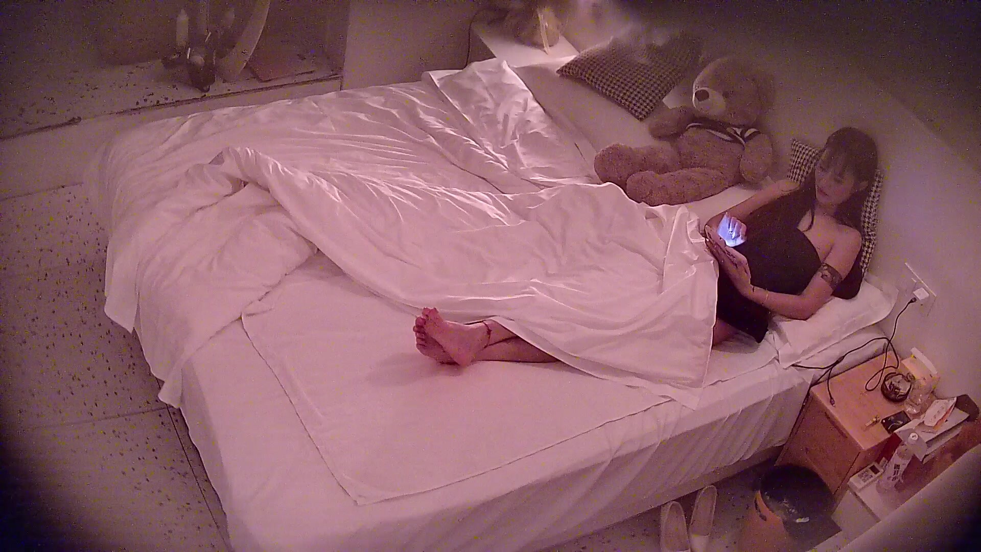 大學城民宿 妓女一天內接待4位失足大哥 口交毒龍清油胸推 按價錢做套餐 也算是躺贏職場了 (2)