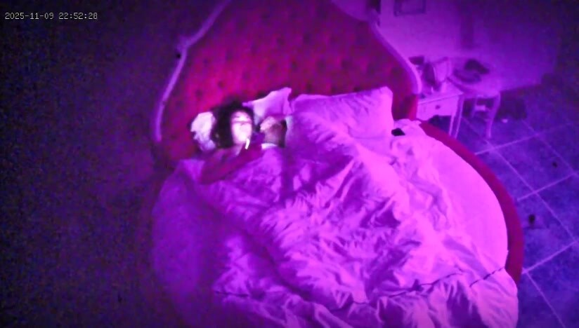 新流出酒店偷拍 豹紋內褲富姐偷情年輕健壯小夥主動挑逗吃雞巴讓小夥操她