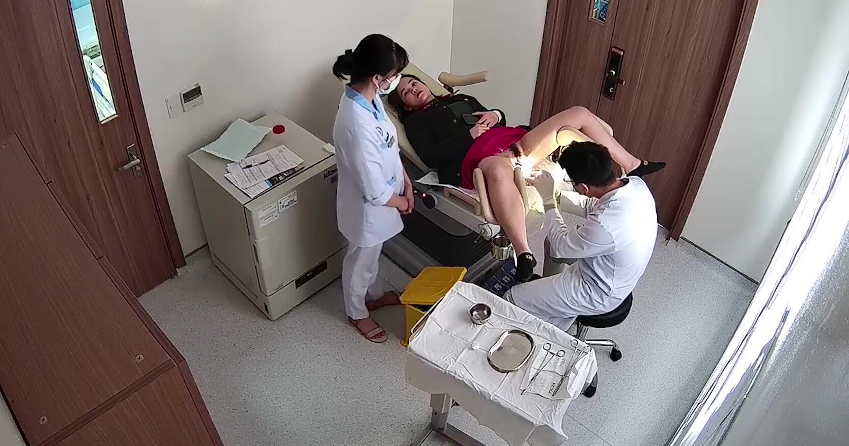 《仁愛醫院監控破解》真實記錄男醫生給少婦做陰道檢查