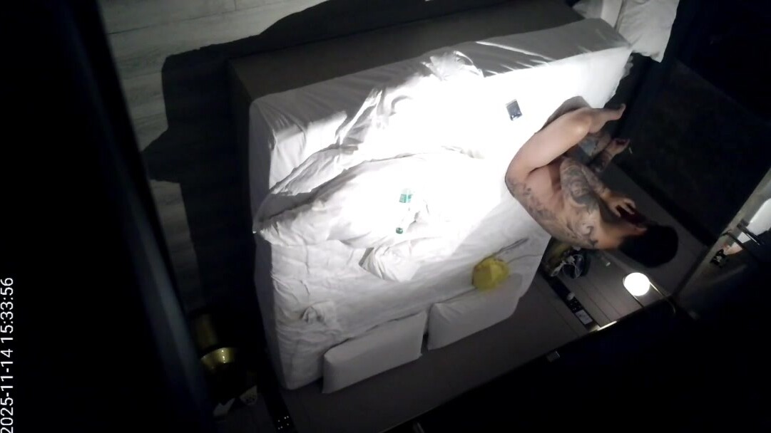 流出酒店偷拍 湖南口音穿丁字褲的氣質美女被紋身男一頓爆日原始碼錄製(非錄屏)完整版 (3)