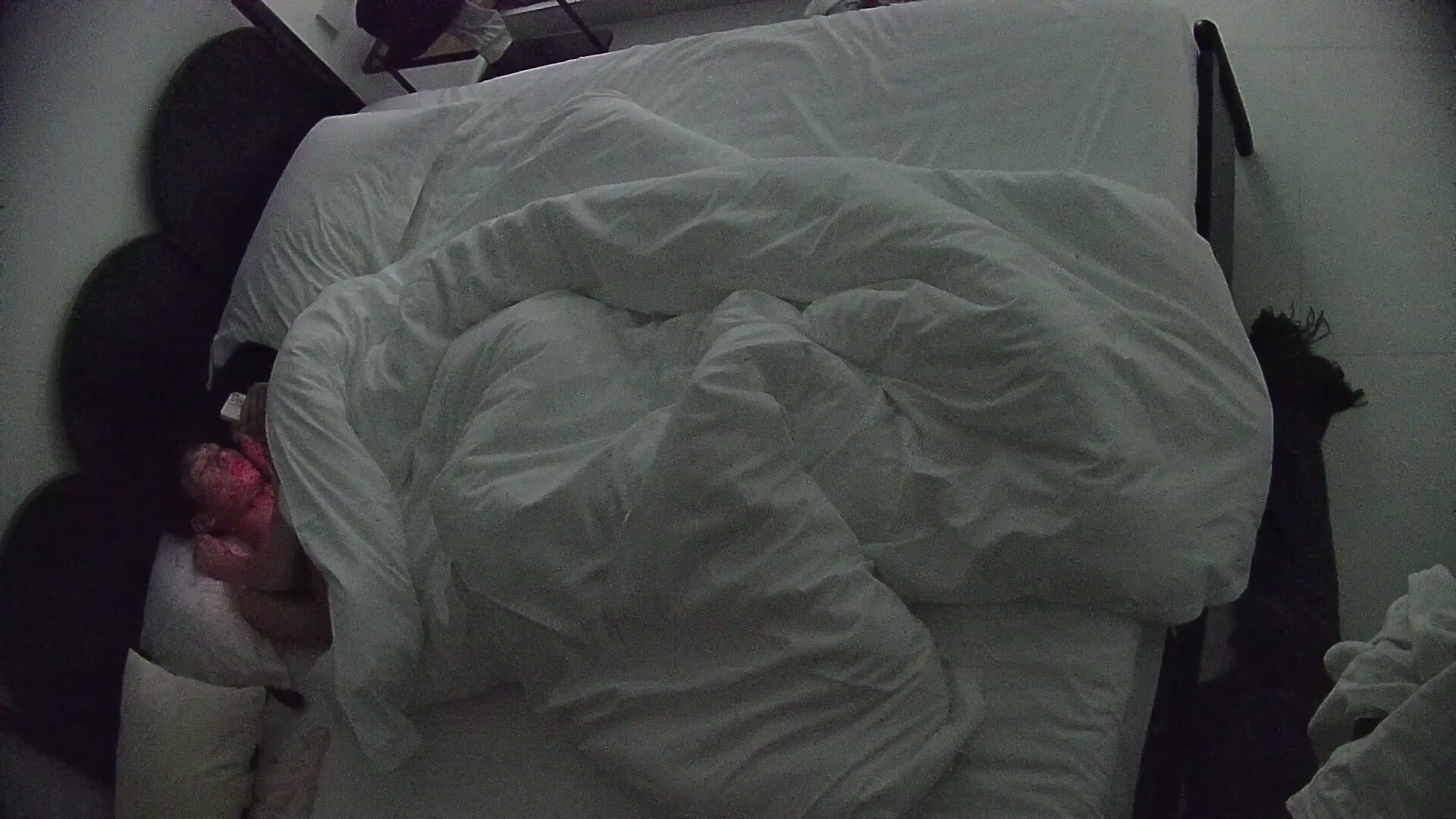 流出酒店偷拍 大學校花氣質眼鏡學妹週末出門之前被被男友無套操了三次完整版 (2)