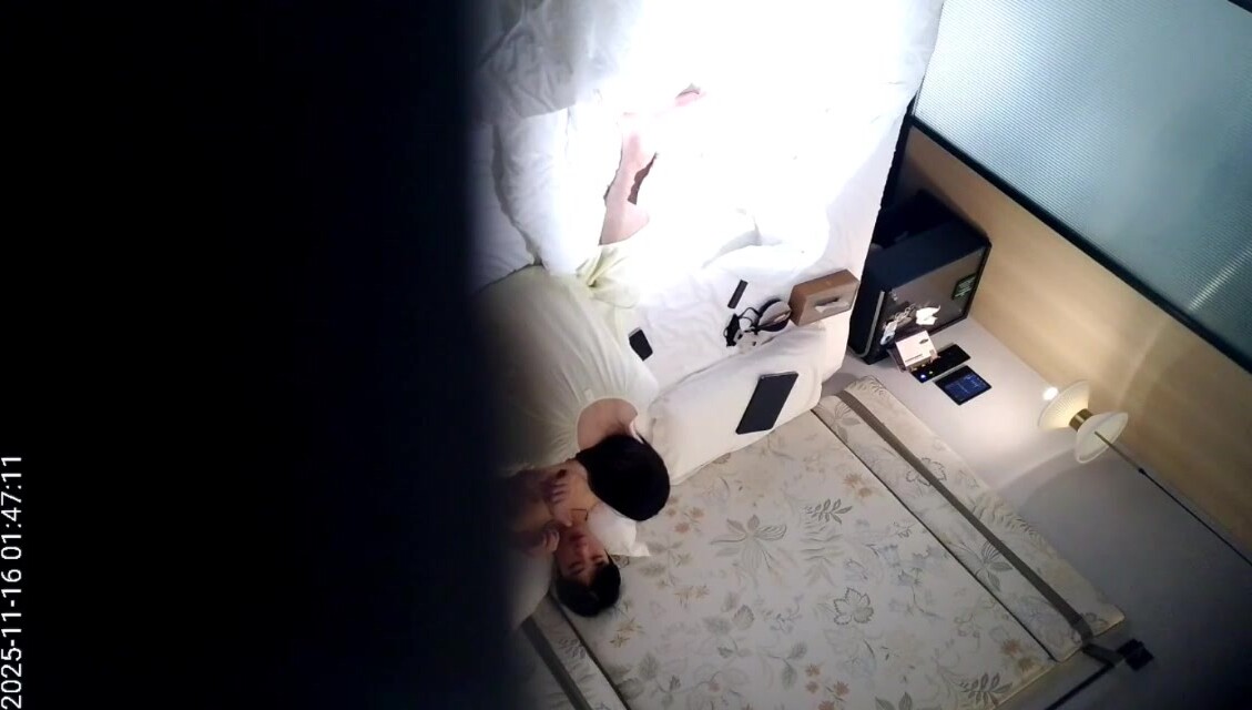 流出酒店偷拍 長得神似李小璐的美女跳完黑桃A網紅舞蹈被男友猛操 (5)