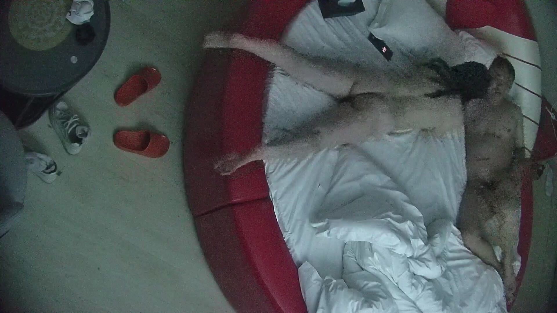 情趣臺偷拍 這哥們玩逼是有一手的 手都能把女人玩得發抖 還把女人抱起來操 女人被操爽了配合度就高 (2)