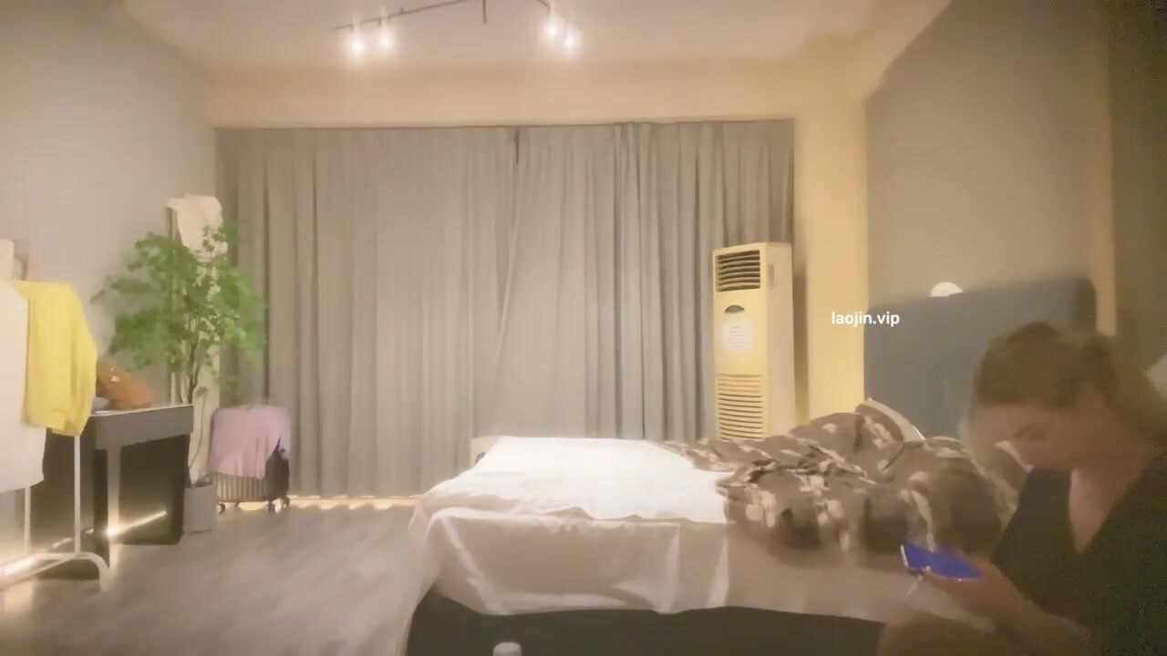 【黃先生探花】酒店偷拍極品大奶高個小姐姐，情趣黑絲大長腿，難得一見的高品質浪貨