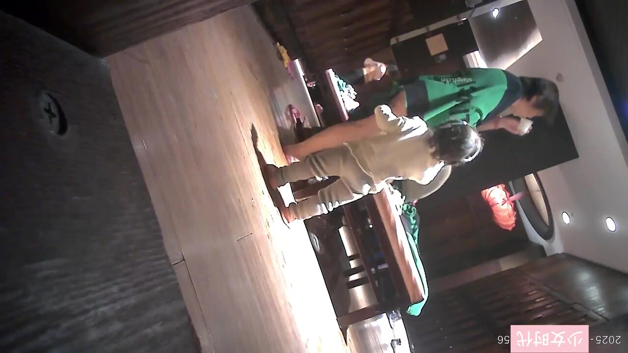 【少女時代】最新流出坑爹女主播 潛入溫泉洗浴會所更衣室偷拍浴客更衣環肥燕瘦各種肥婆八字奶極品身材C奶