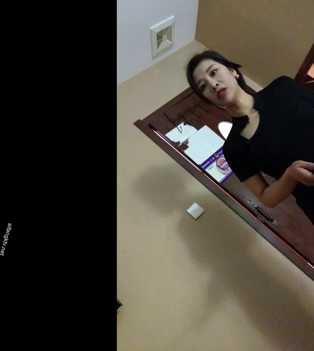 善解人意的姐姐，被姐姐吐槽：天啊，你手機全是小電影，男生都愛看呀？