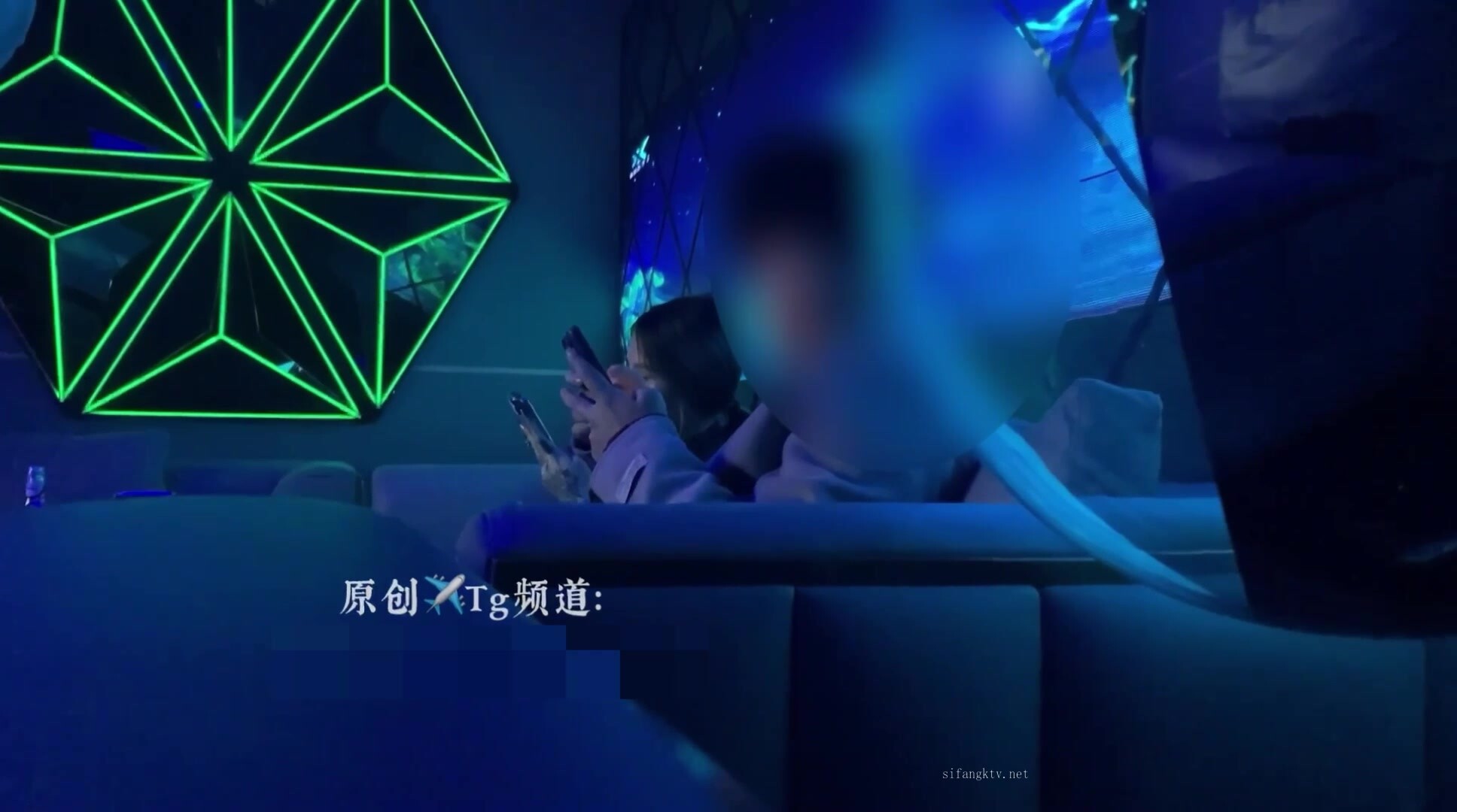 【UUS1980】約啪大神妹子裝睡 被大神摸出感覺後開房 (1)