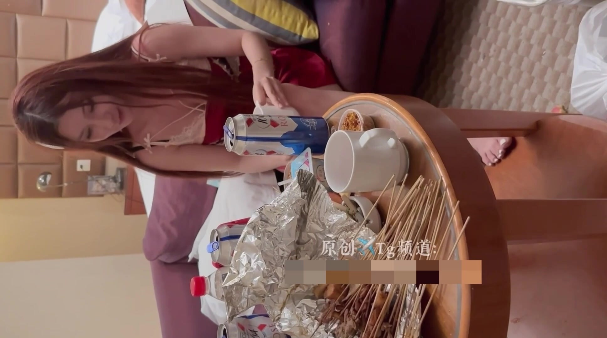 【UUS1980】約啪大神兩部跟閨蜜拍劇情，約反差女神 (3)