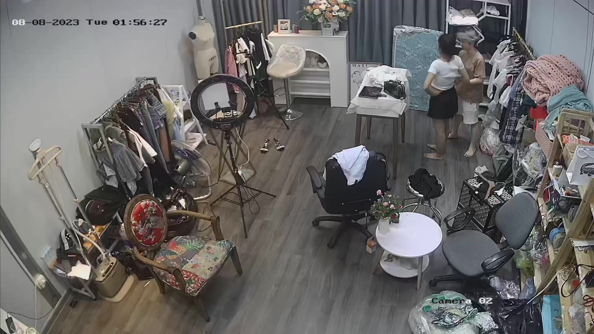 駭客破解攝像頭偷拍抖音直播服裝 帶貨房間女主播換衣服晚上睡覺在裡面啪啪