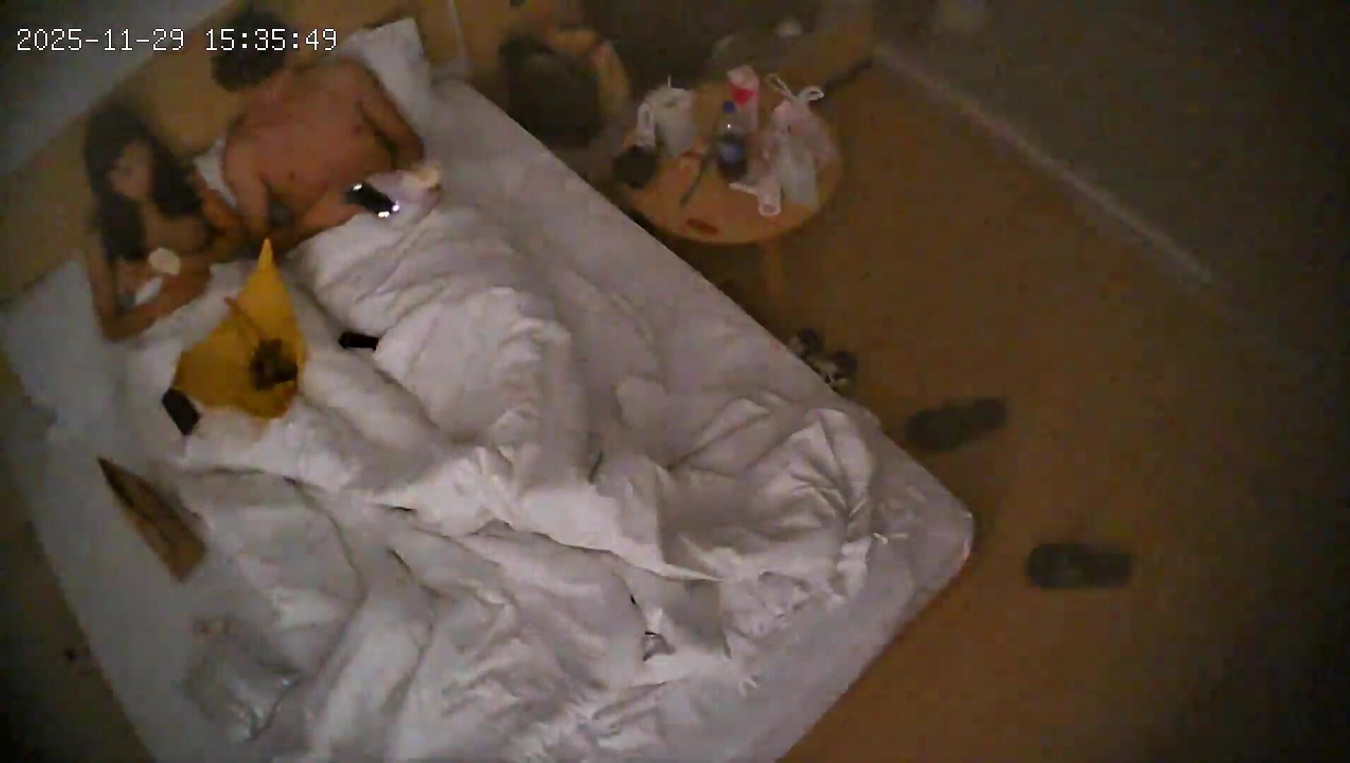 流出酒店偷拍 連續兩天入住情侶氣質甜美又身材不錯的美女喜歡上位榨取男友精液 (3)