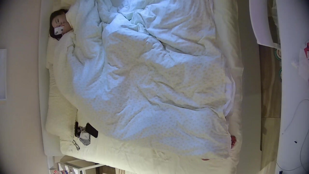 民宿酒店偷拍 小姐姐身材微胖好極品 女上時後背和屁股太漂亮了 被男人把嘴當逼插 還站起來後入 (2)