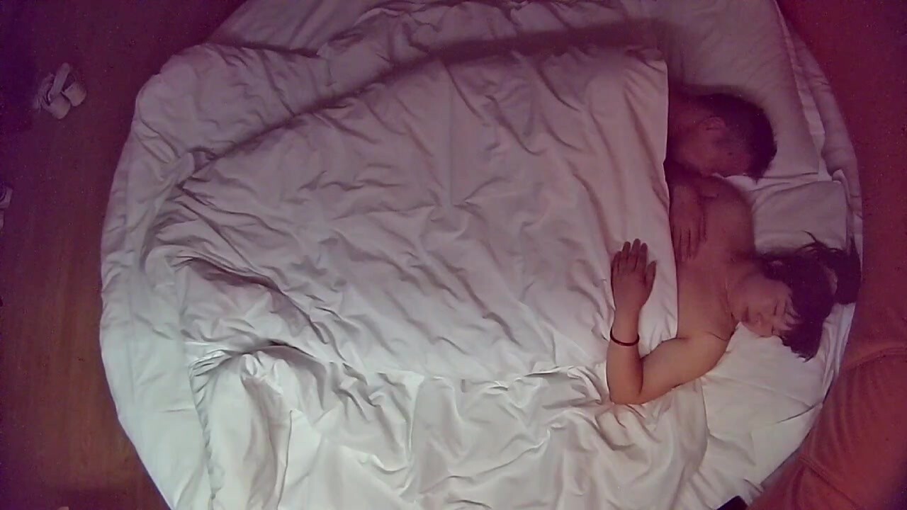 情趣臺 男子帶少婦開房 這男子玩女人有一手 把少婦扣得欲罷不能 後入撞擊豐腴女人的屁股最舒服 (2)