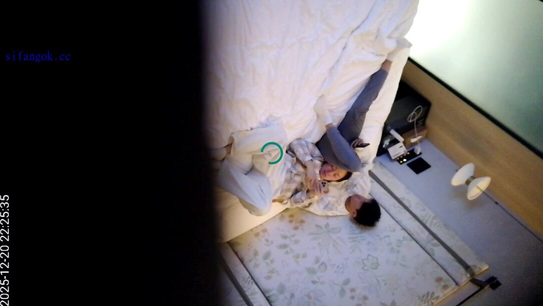 流出天眼酒店偷拍 性慾很強的騷女男友硬不起來了幹不動了用手用嘴也不能停下來要把男友榨乾 (3)