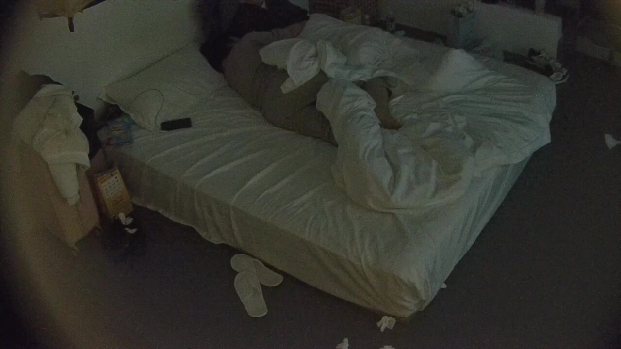 民宿酒店偷拍 超漂亮的美女 好車還是要有好車手才行 這男人估計開一輩子都沒跑出磨合 廢物秒男 (3)