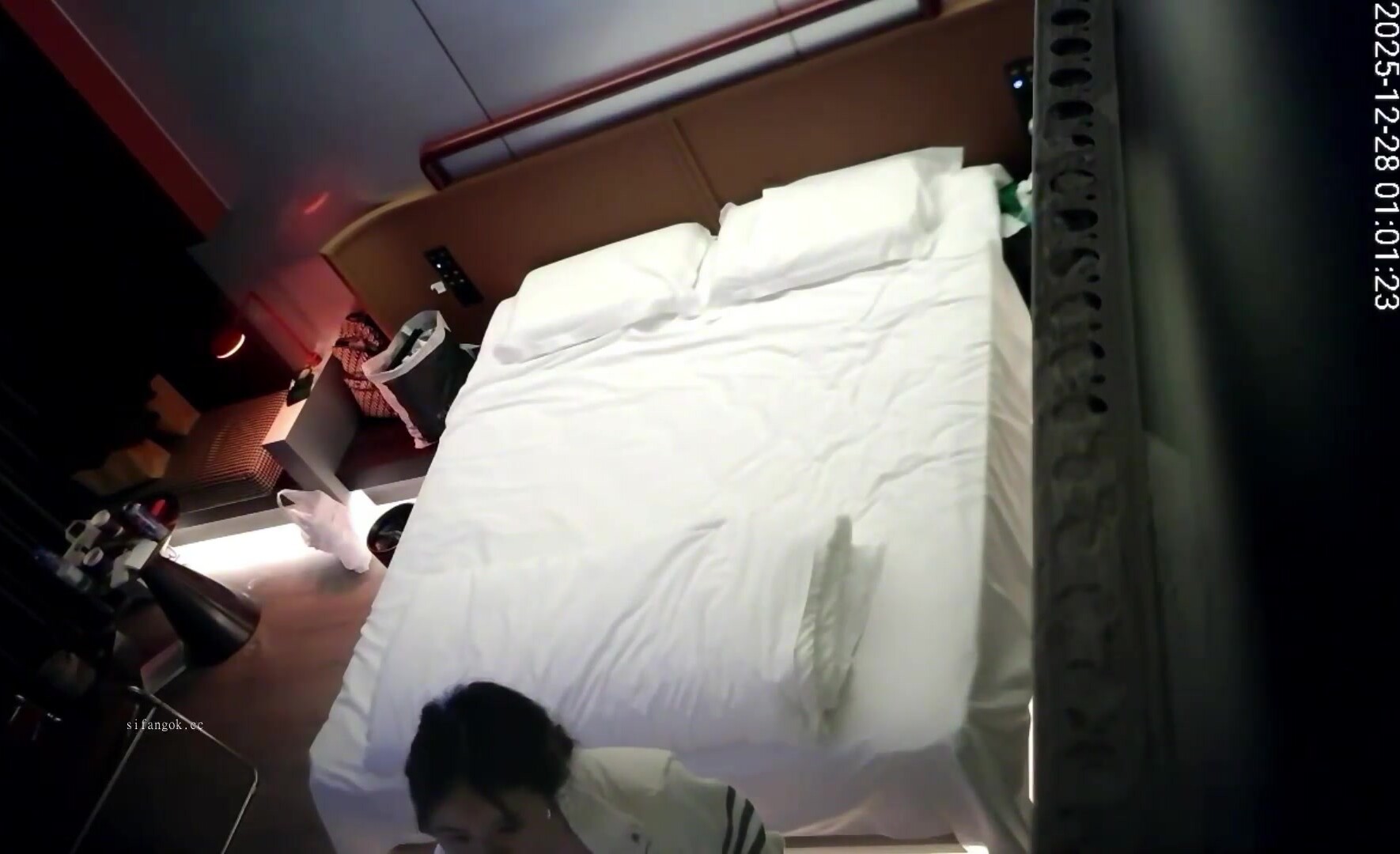 流出天眼酒店偷拍 物質女嫌棄下頭男友買的東西不好互毆打架原始碼高畫質完整版