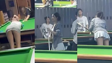 檯球廳驚變雞窩！超短裙小妹故意露底褲 撩人內衣勾魂 曖昧遊走檯球桌 大尺度擦邊讓人血脈噴張！