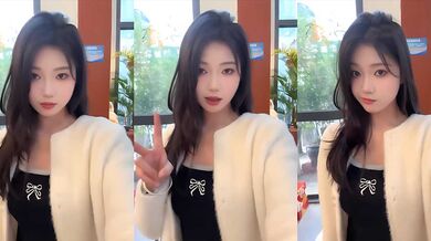 清純小美女性愛影片流岀 完美顏值膚白如雪 床上騷浪口交肉棒 女上騎乘翹臀搖曳 無套狂插精液射嘴！