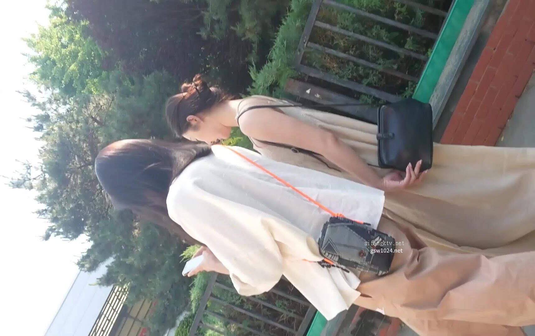 長筒裙丁內靚妹