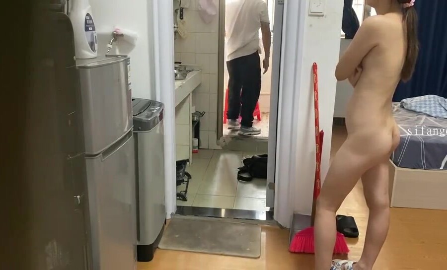 【母狗歡歡】淫蕩房間燈壞了叫房東來修全裸在屋裡晃勾引房東干她 戶外各種場合露出勾引年輕小夥啪啪 (1)