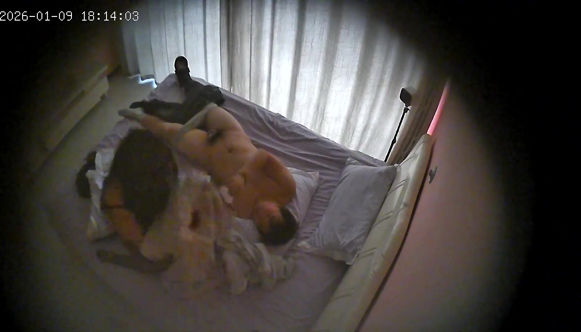 流出民宿酒店偷拍 身殘志堅的小夥子瘸著腿在女友身上辛勤耕耘一點不輸正常人() (3)