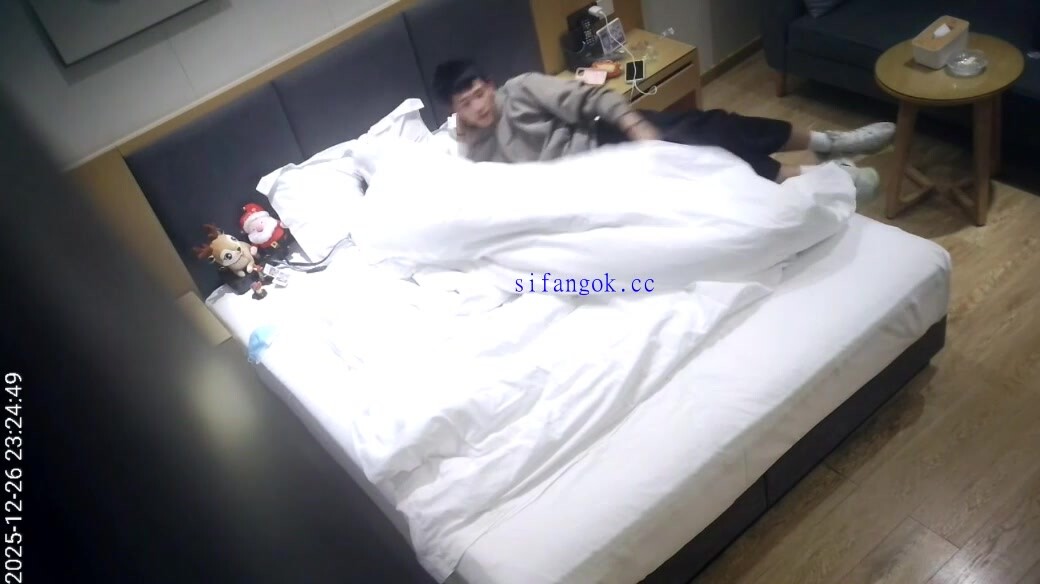 流出天眼酒店偷拍 高冷反差婊聖誕跨年被男友操無毛二天二夜  完整版() (1)