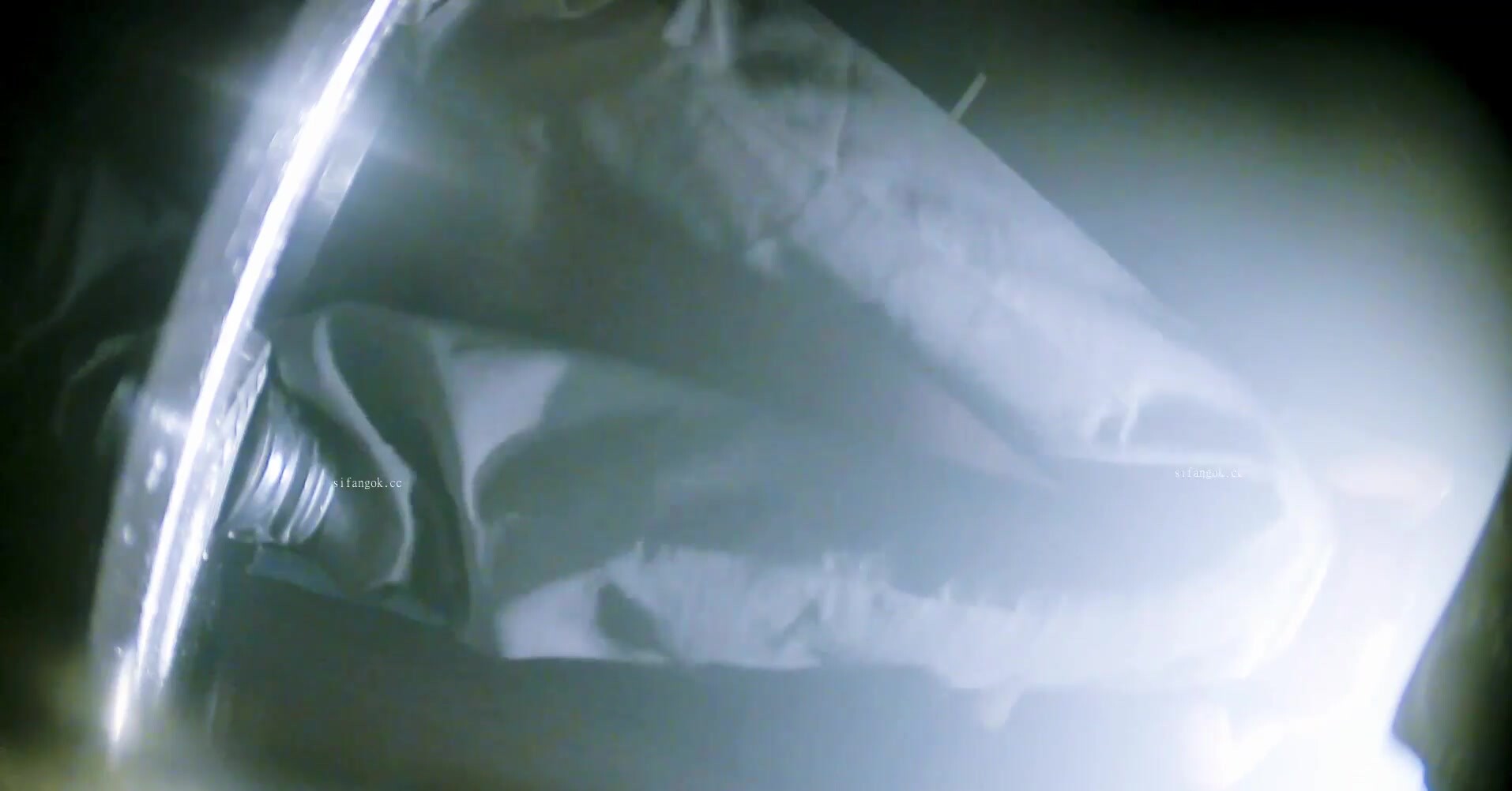 一月流出新系列夜總會酒吧女廁後拍各種黑絲高跟 美女如雲前蹲的氣質短裙女神逼毛性感很有擼點 (1)