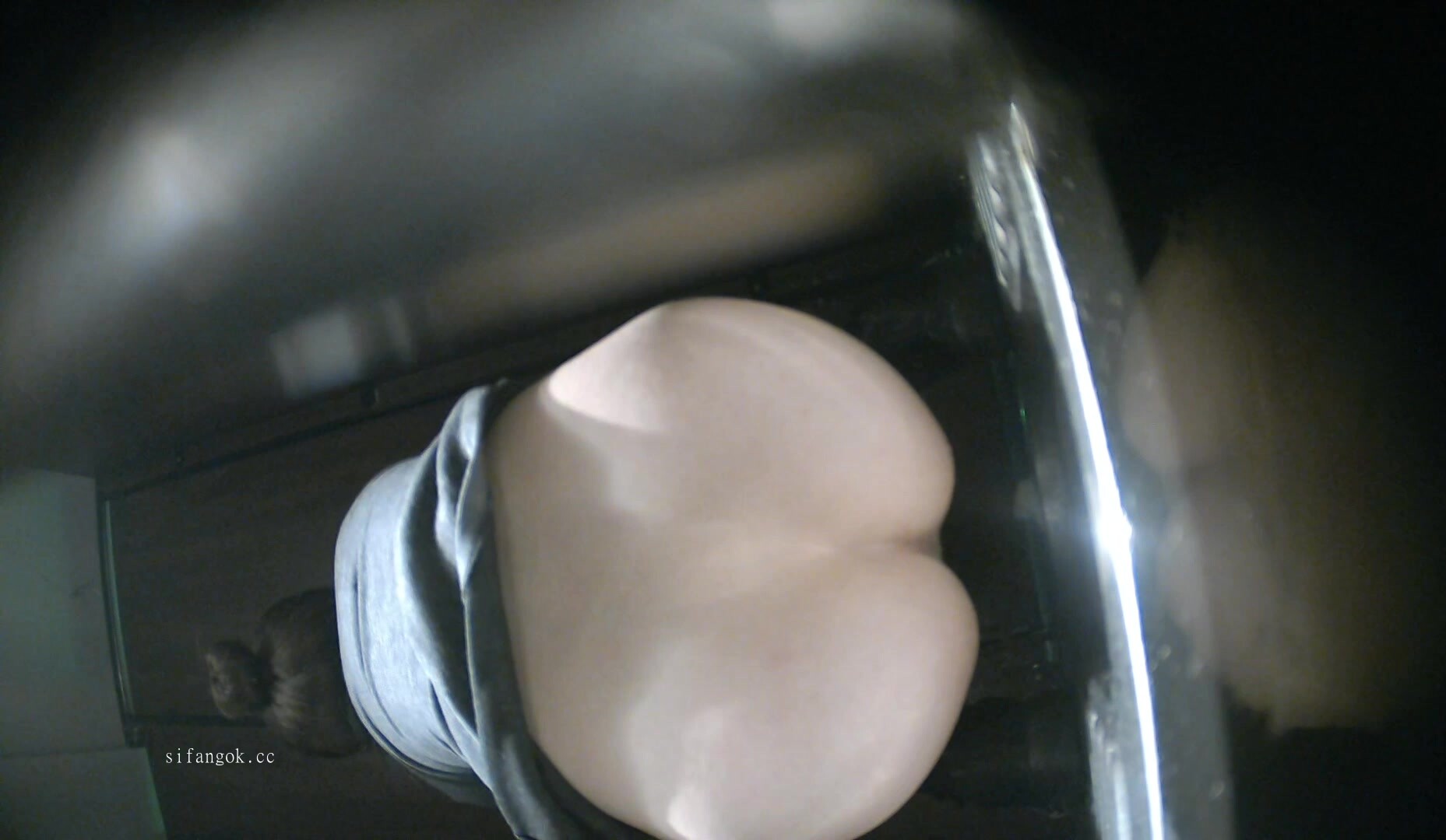 十二月最新流出KTV酒吧女廁偷拍單售精品高顏值長靴包臀裙小姐姐拉屎 又細又長極品一線天