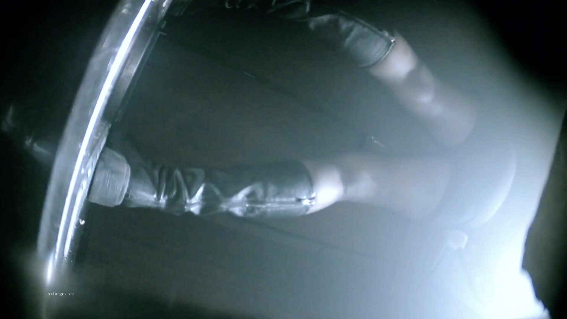 十二月流出新系列夜總會酒吧女廁後拍各種黑絲高跟 美女如雲13號美女的尿尿熱氣升騰仙氣飄飄 (2)