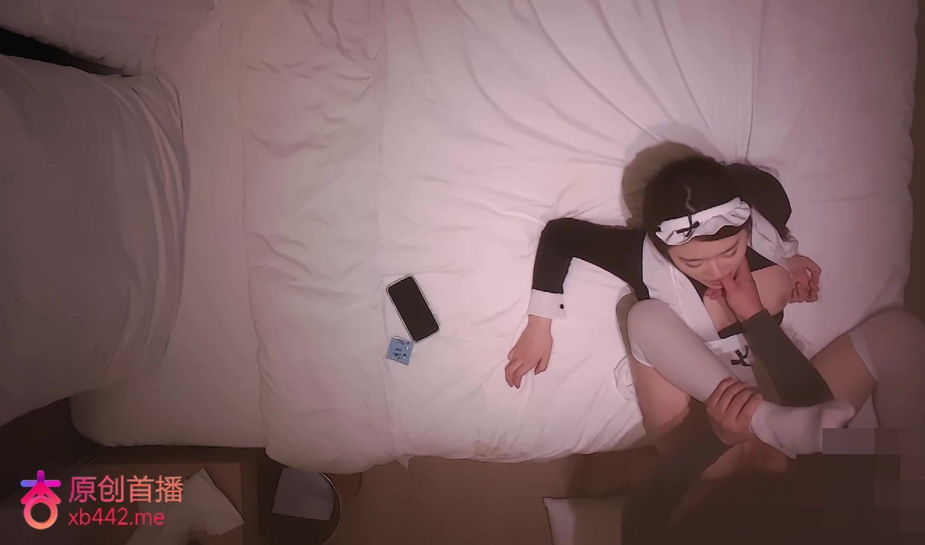 探花老登(初一賀歲片)今天約了個放假兼職的大學學妹颳了毛下面白白淨淨大力抽插起來還會噴水