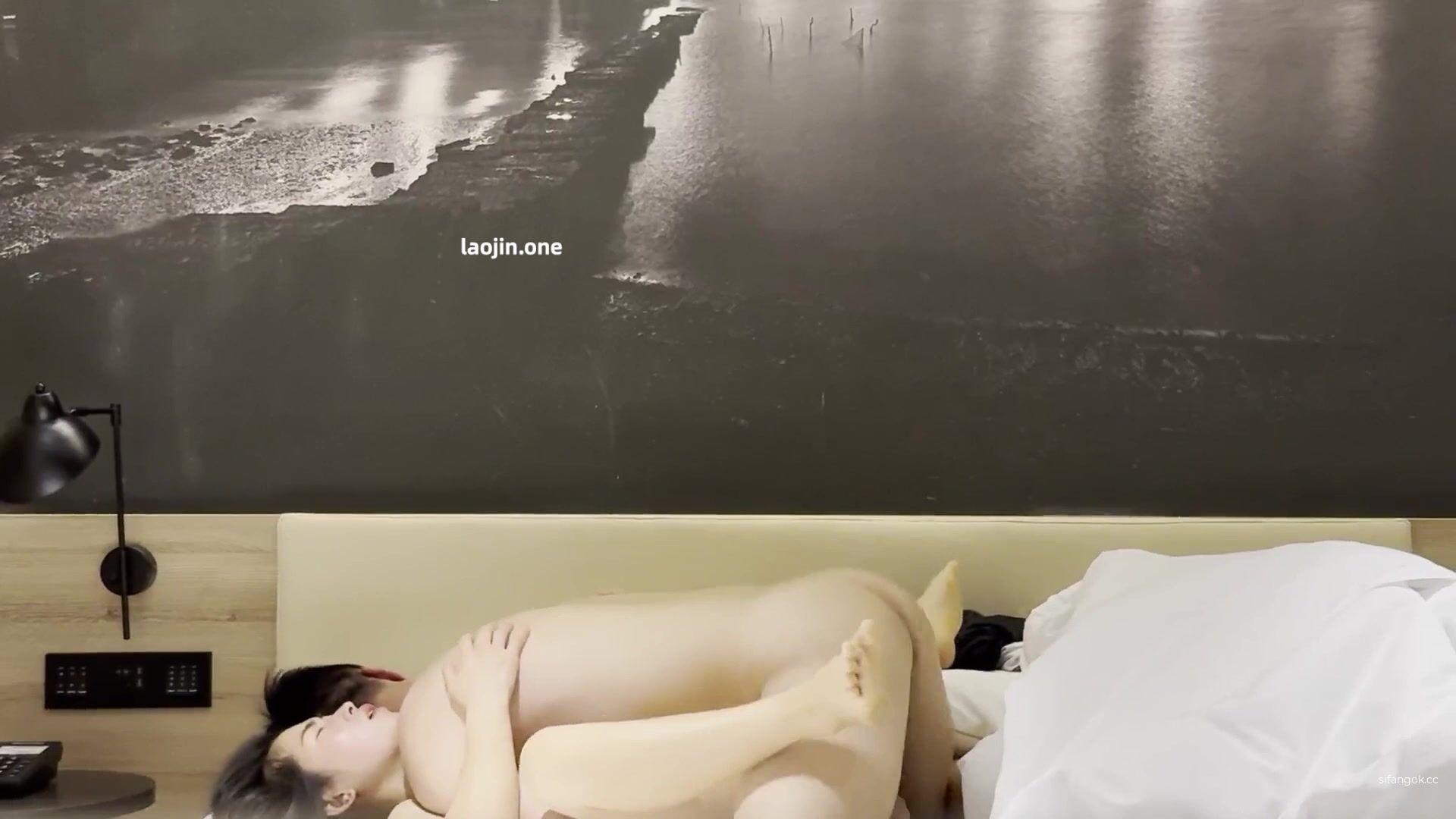 【私房大神原創】最新真實強推做愛偷拍知性美眼鏡人妻，一直推脫，情緒極限拉扯，被強推爆肏征服後的反差