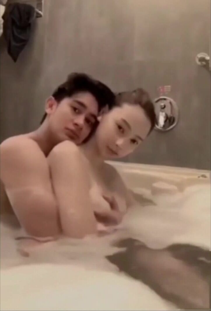 【網曝熱門事件震驚】最近火爆全網疑似李某峰性愛影片流出 激情泡泡浴後入壓著操 豪乳女主真漂亮 高畫質1080P原版