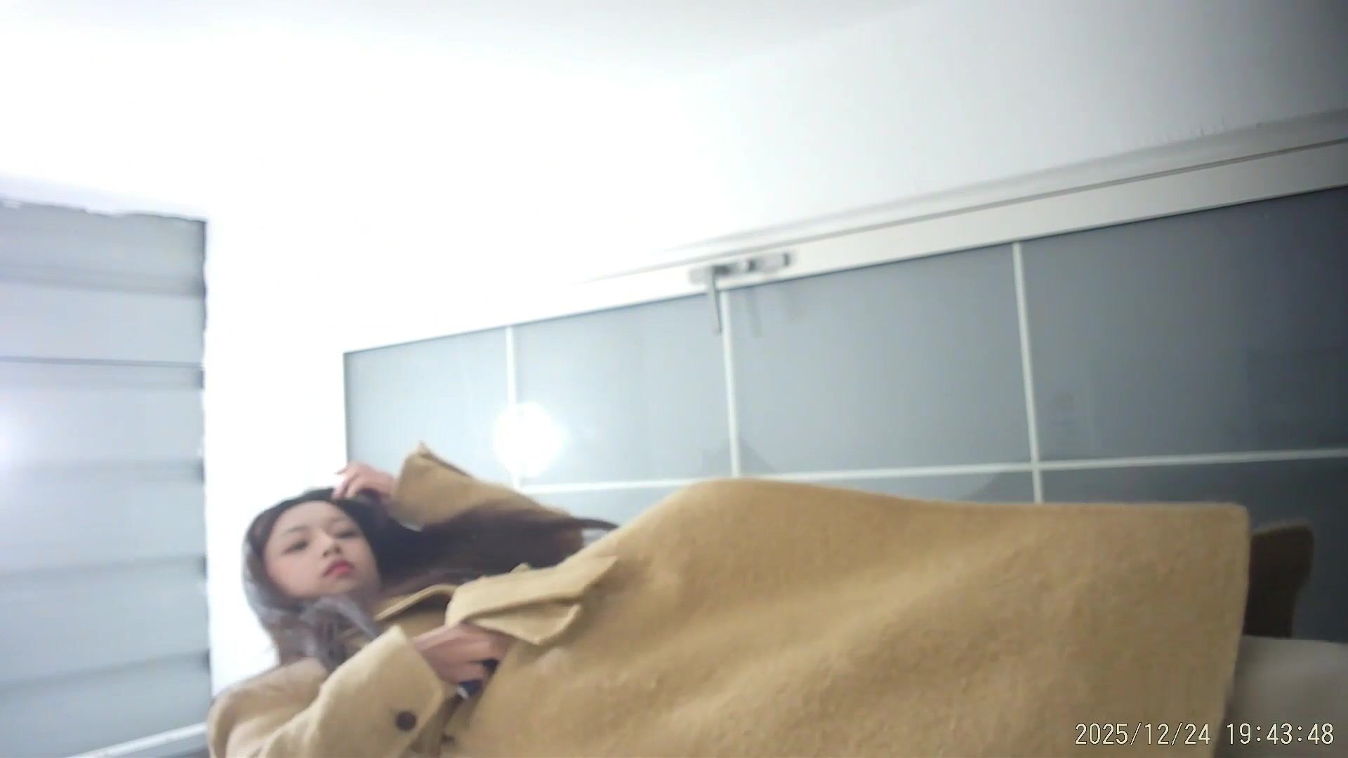 私房最新流出升級攝像頭享受極致視覺體驗(5)景區簡易女廁偷拍美女尿尿美女尿尿cospaly美女換衣服 (1)