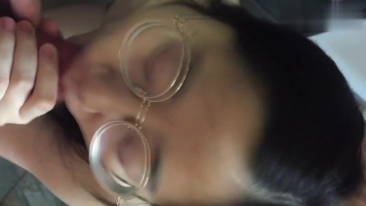 廣州某街道黨群服務中心吳夢茹 跨年夜絲襪顏射不一樣的為民服務！ 影片瘋傳驚呆同事！(2)