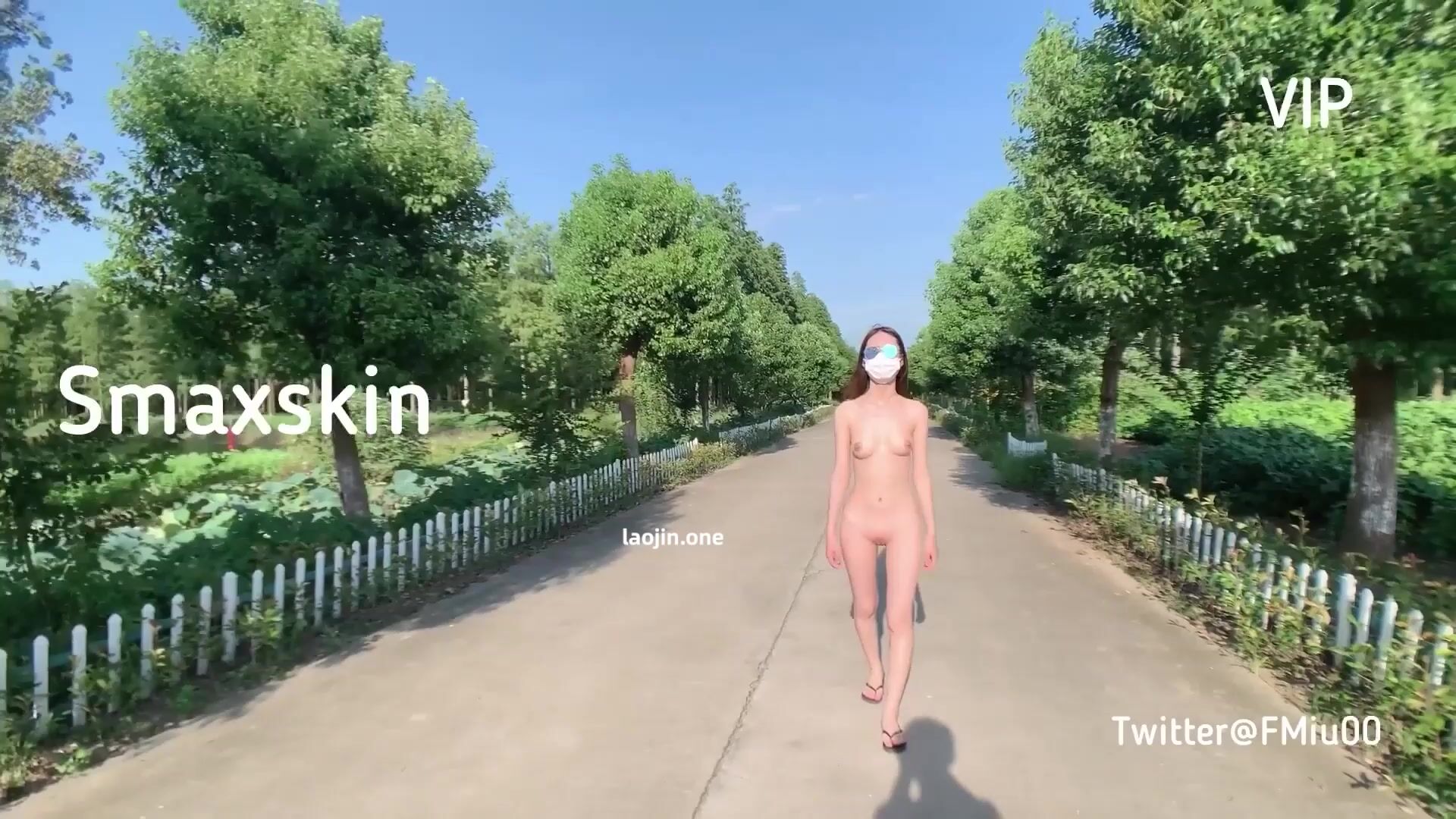 【Smaxskin】最新推特戶外露出女神七號公路，曲徑通幽，雨夜漫步，每一次都是緊張刺激至極