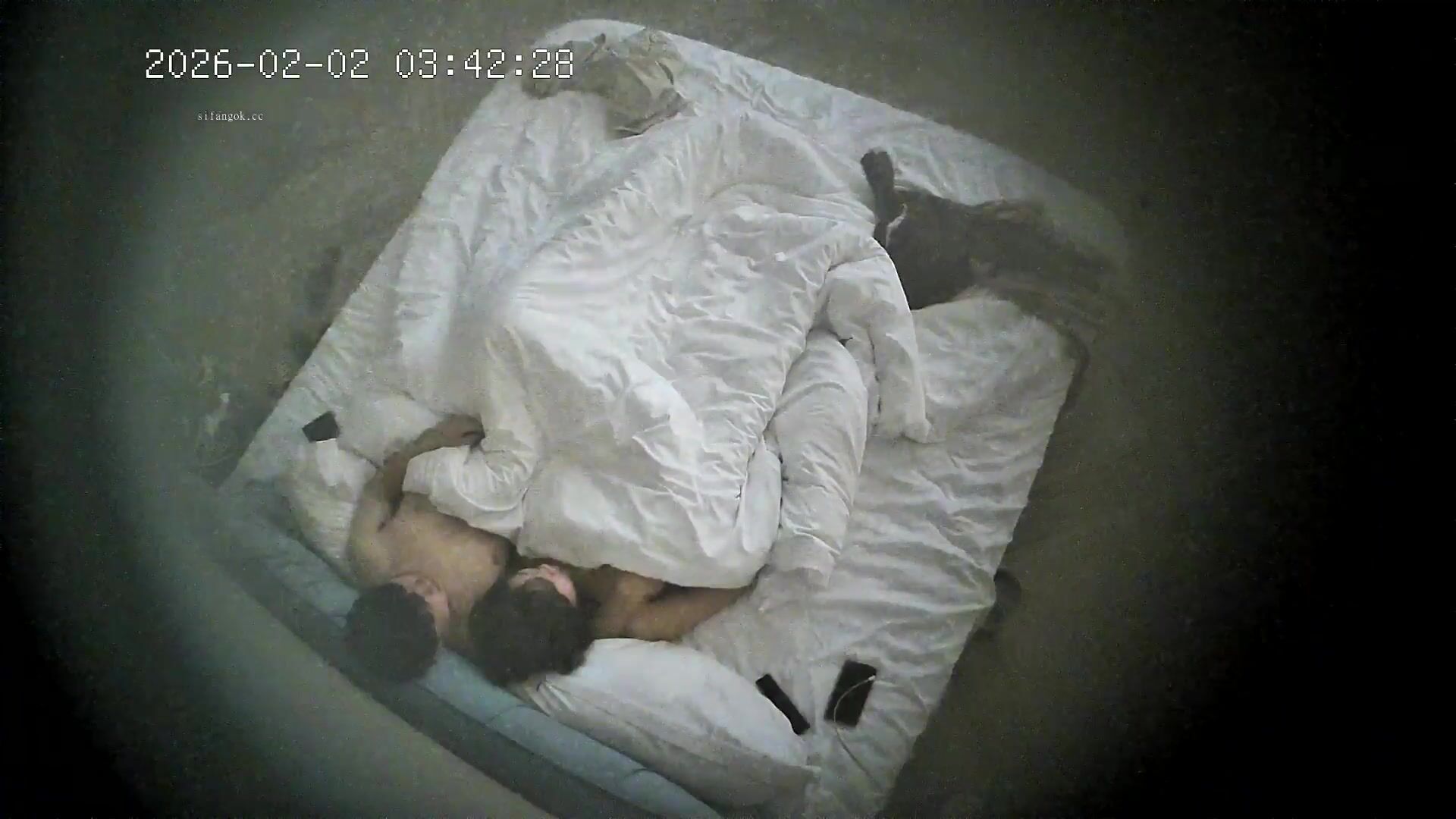 新流出酒店偷拍 準備放假的學生情侶渾圓大胸學妹被男友摳的淫水直流後啪啪後入