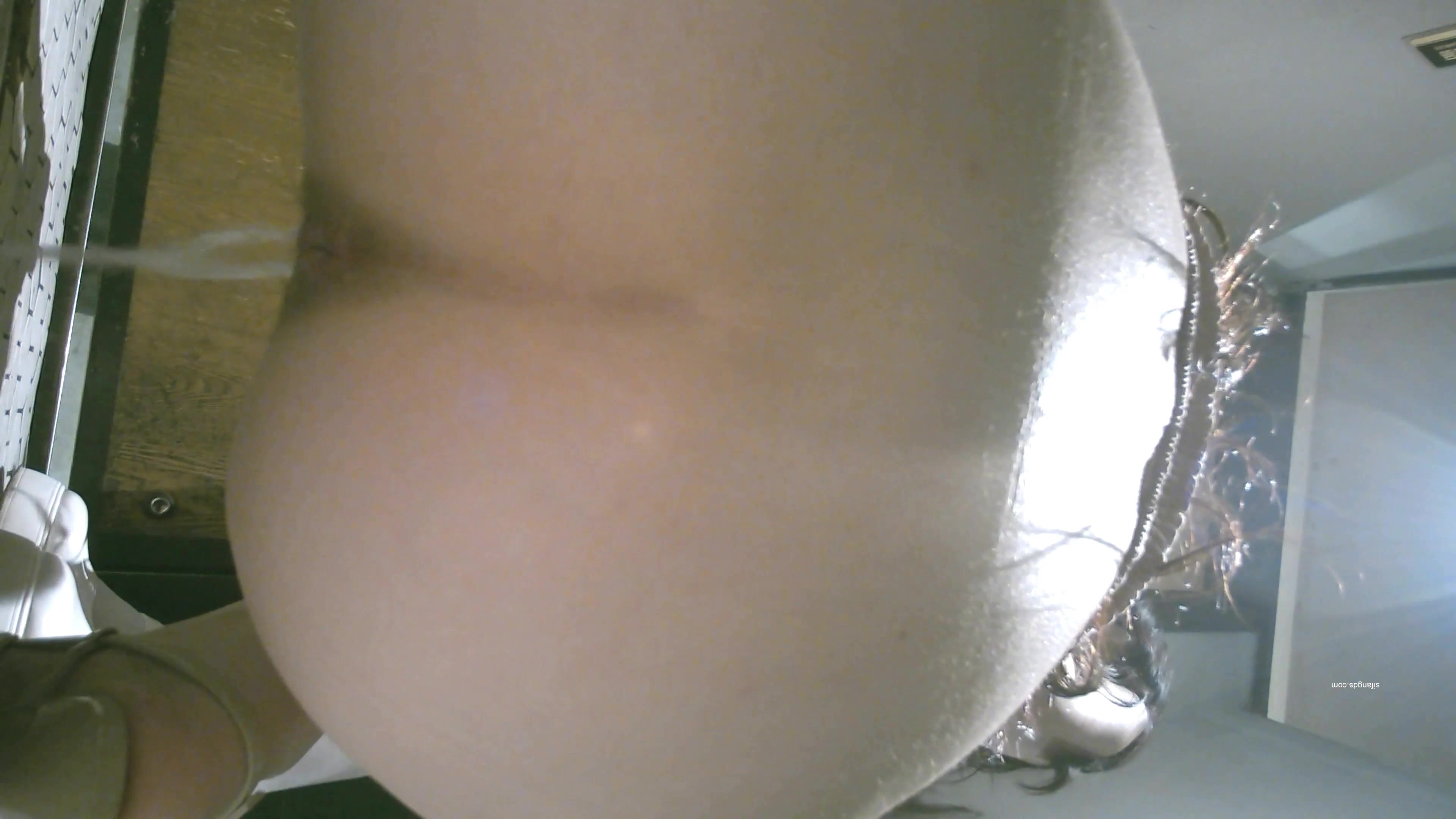 【KTV女廁】全景偷拍兩位大長腿小姐姐人美BB也嫩