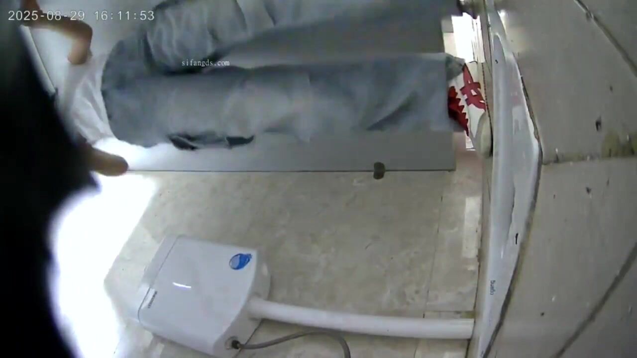 【精品廁拍】商場女衛生間臉穴同框真實偷拍超多小姐姐方便(1) (3)