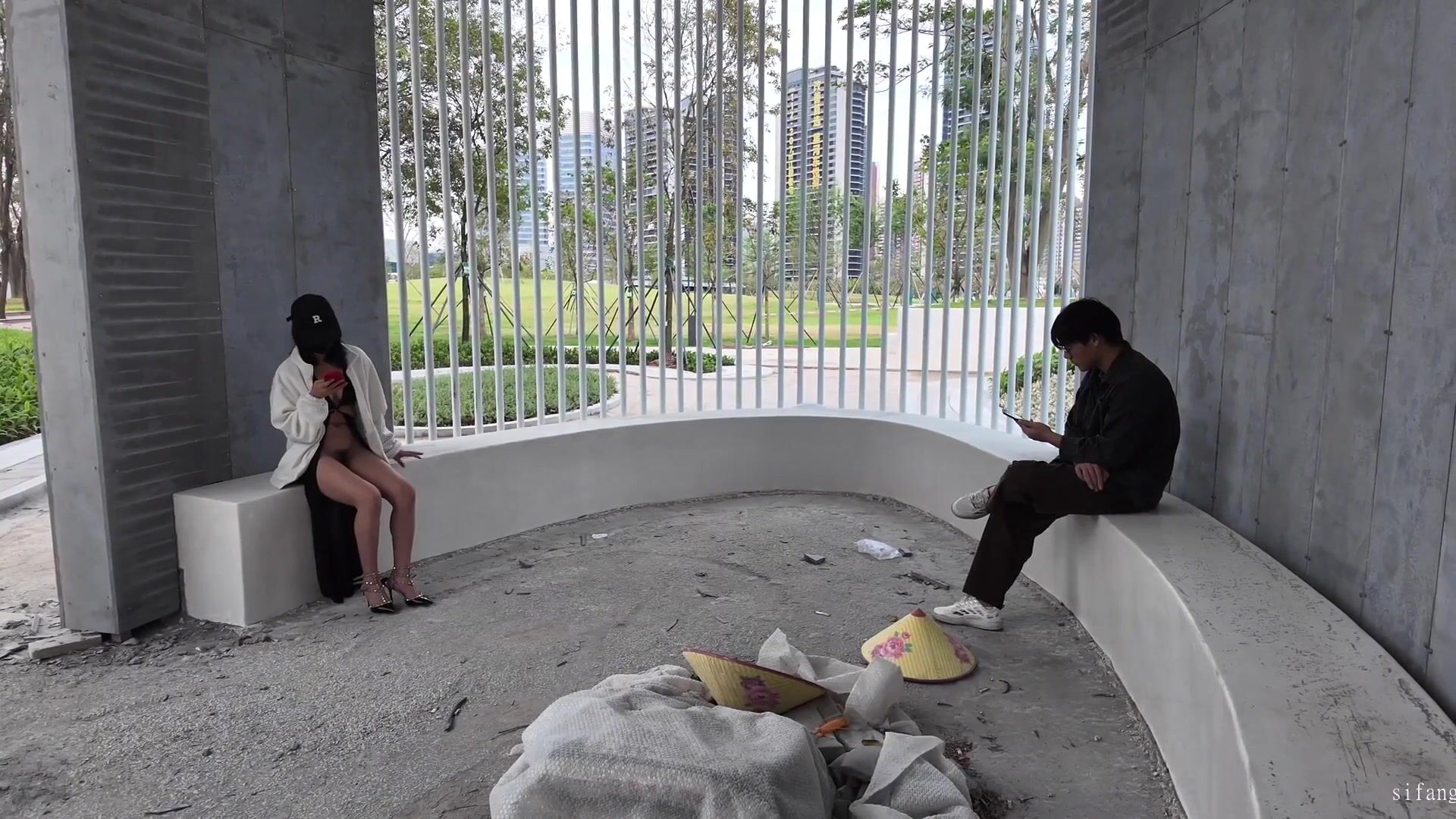 【cikaimoonLiWaynix】年度最強露出女神鄉間地頭，城市雨夜街頭，大白天公園，每一次都驚險刺激！(1)