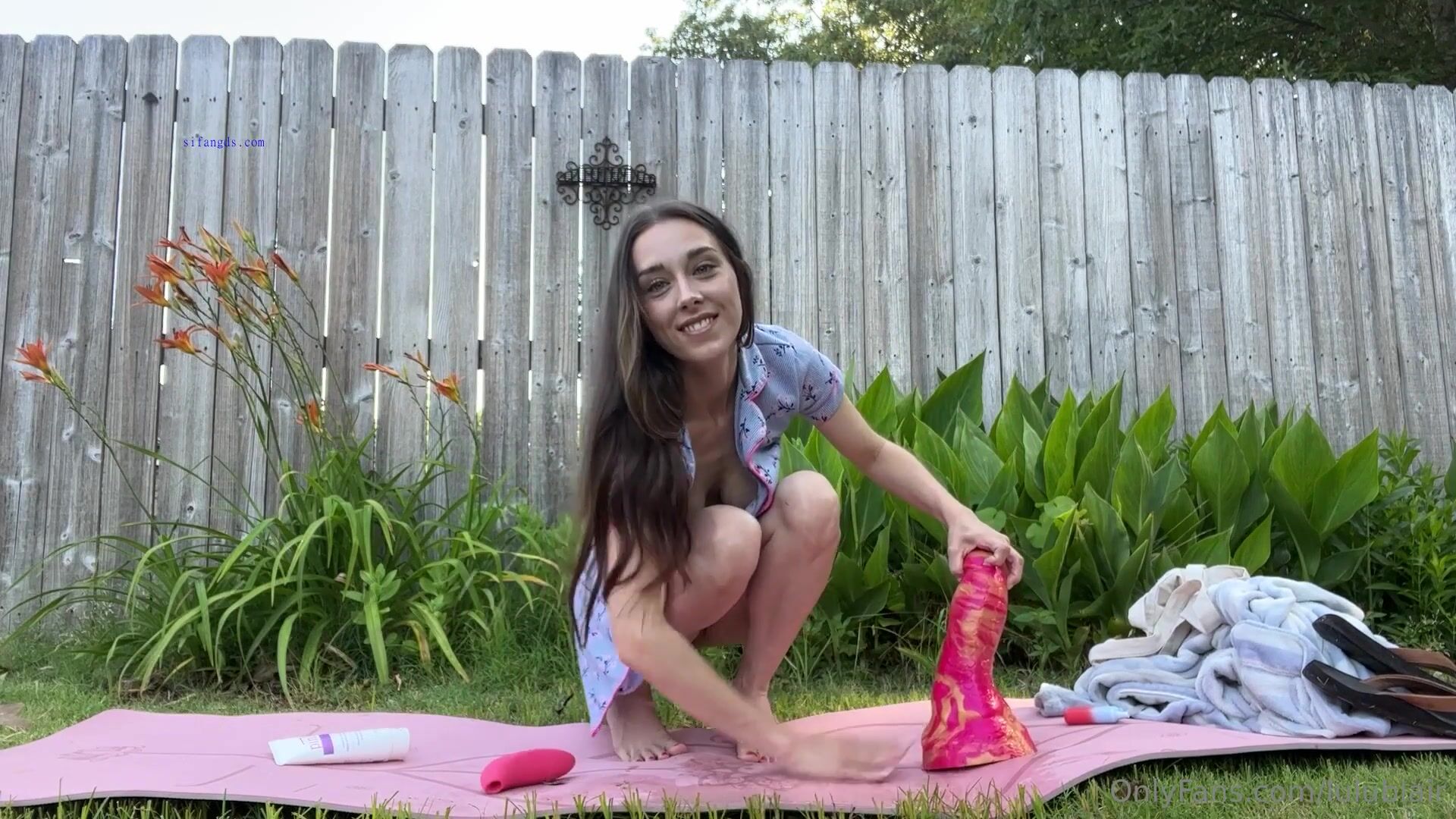 【lulublair】最新流出肥大生殖器，極致反差甜心福利⑧，多種巨物自慰陰道極限擴張擴陰看子宮(8) (2)