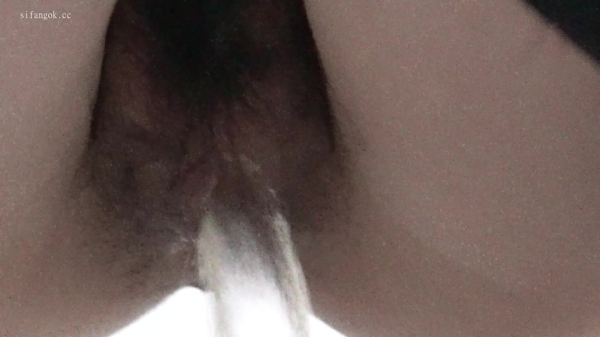 新流出廁拍大神高畫質闖拍 商場寫字樓臺球館女廁手機變焦清晰展示美女尿尿(33V) (1)