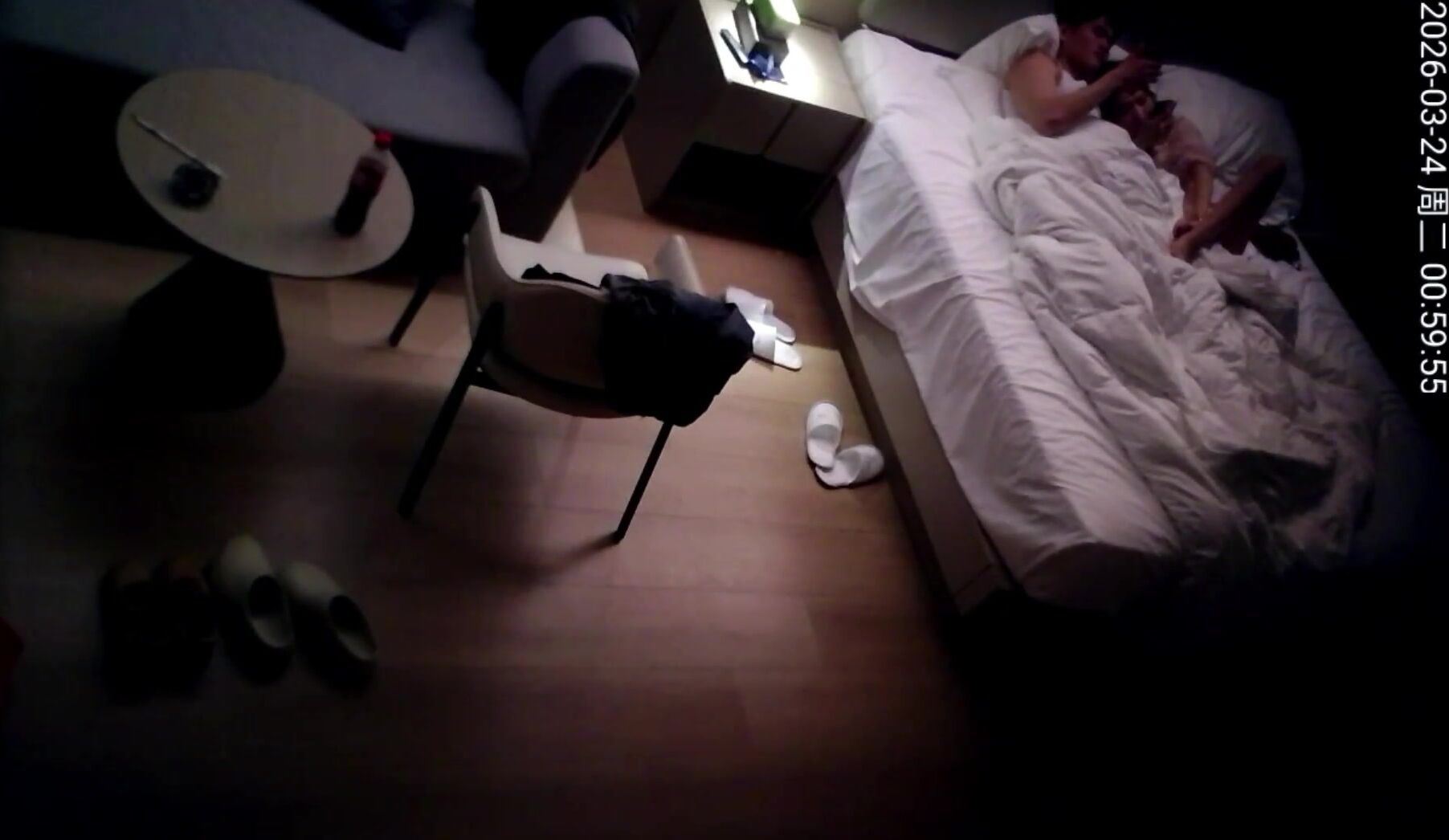 天眼酒店高畫質偷拍❤️連續幾天入住年輕情侶網紅級別小仙女被健碩男友扣逼操了幾次（16V) (2)