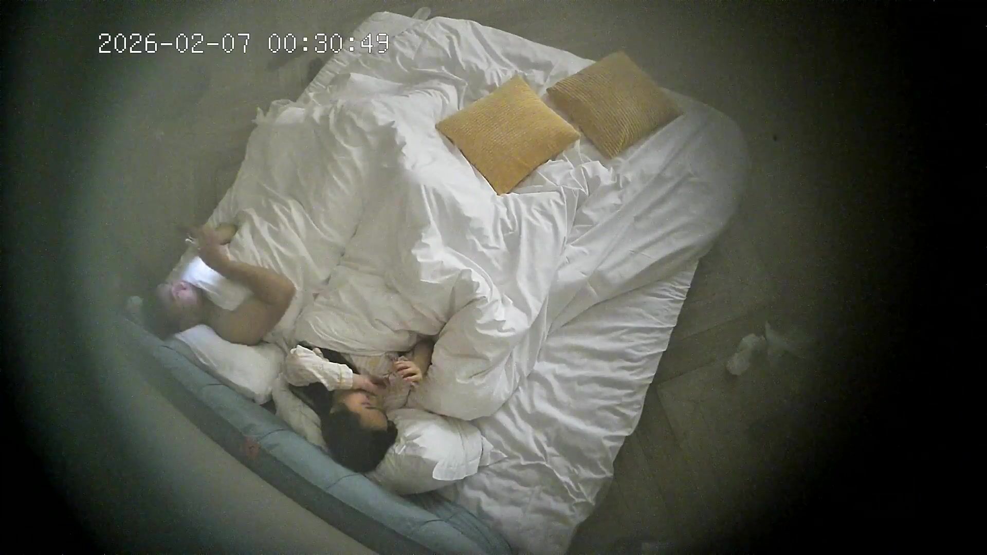 流出酒店偷拍 剛放假愛學習的美女帶著書和男友反覆入住肆意歡愉完整版 (3)