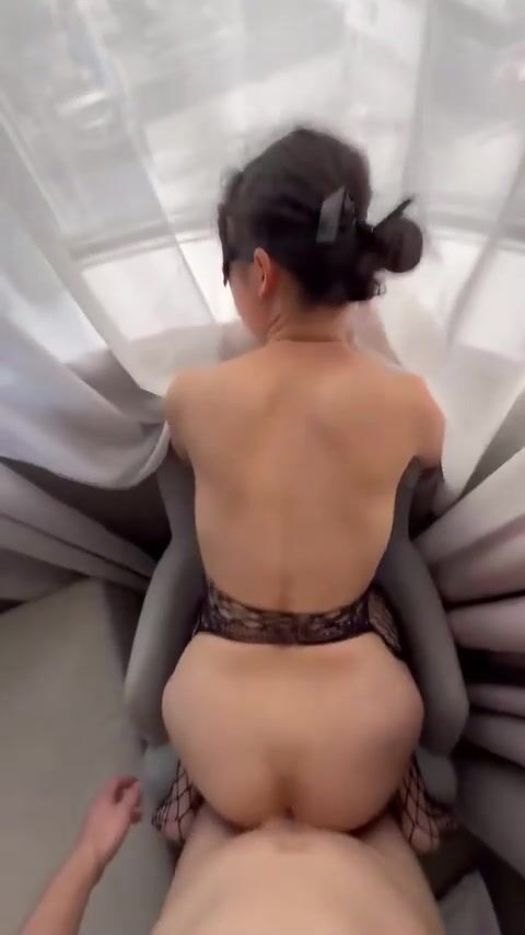 無錫人妻GREY，拼命壓抑著如潮水般湧來快感，身材苗條，腹肌yyds 努力壓抑呻吟，聲音很銷魂，迄今最愛