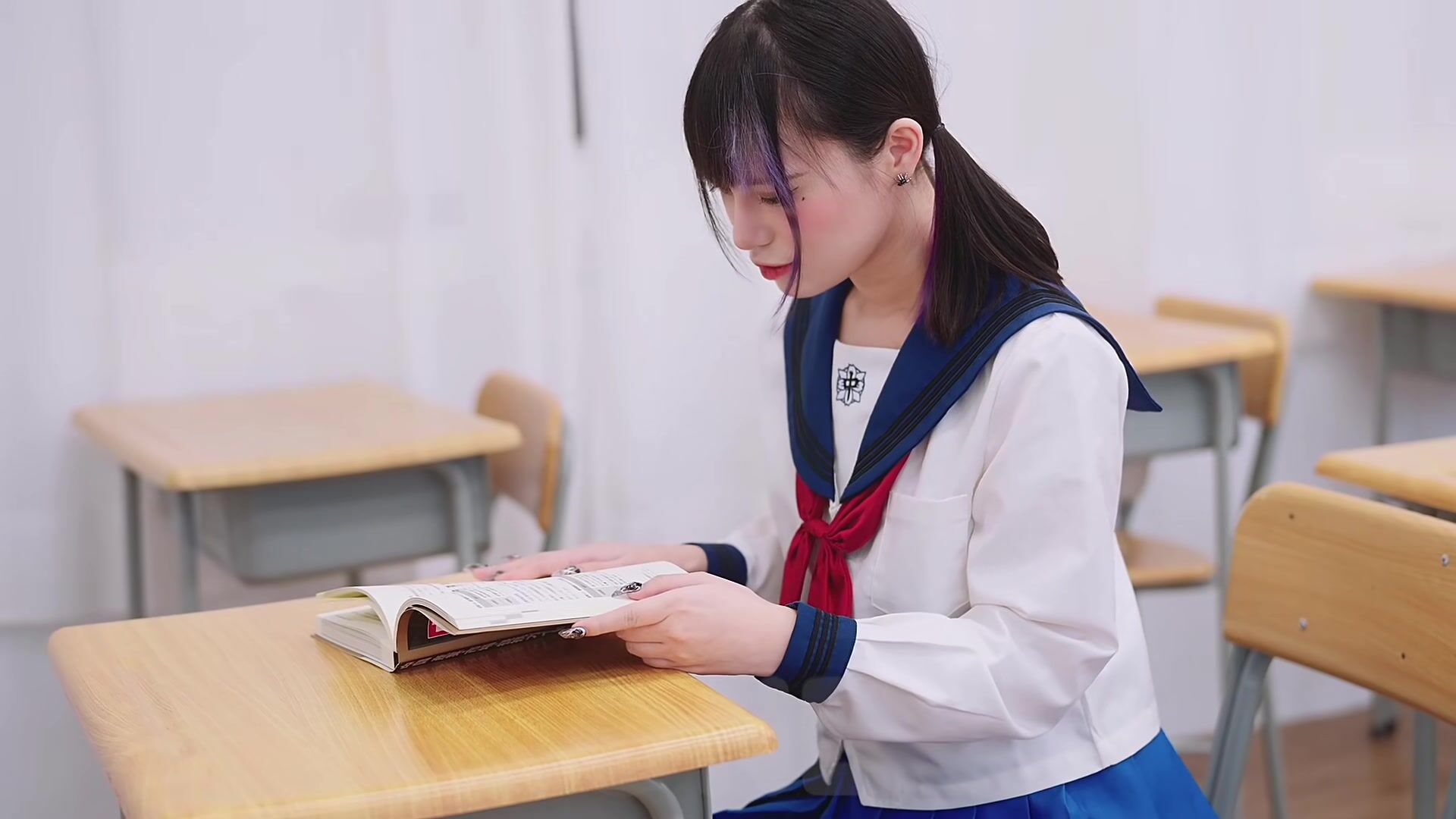 極品反差清純美少女【齋齋】強勢迴歸️調教！M系母狗學妹被學長髮現喜歡在網路上色色成為肉便器的第一天