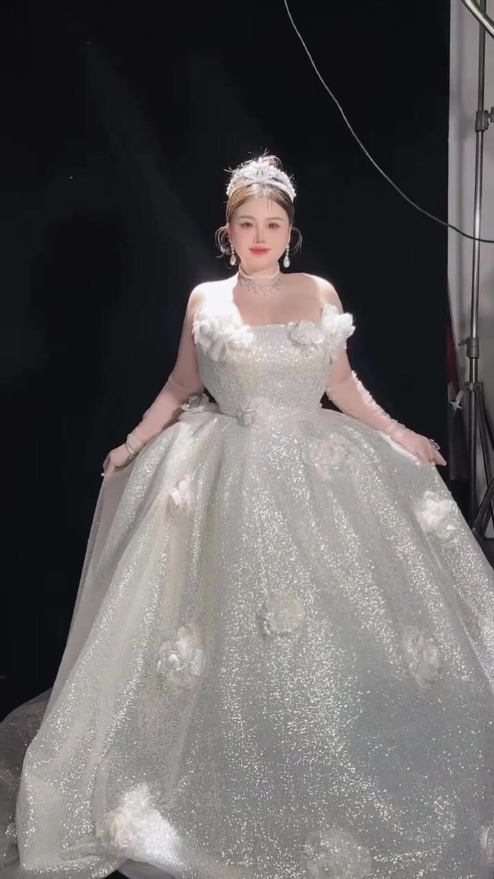 最新流出Z杯悠悠，搖晃巨乳真的過癮，逼逼還是那麼粉嫩