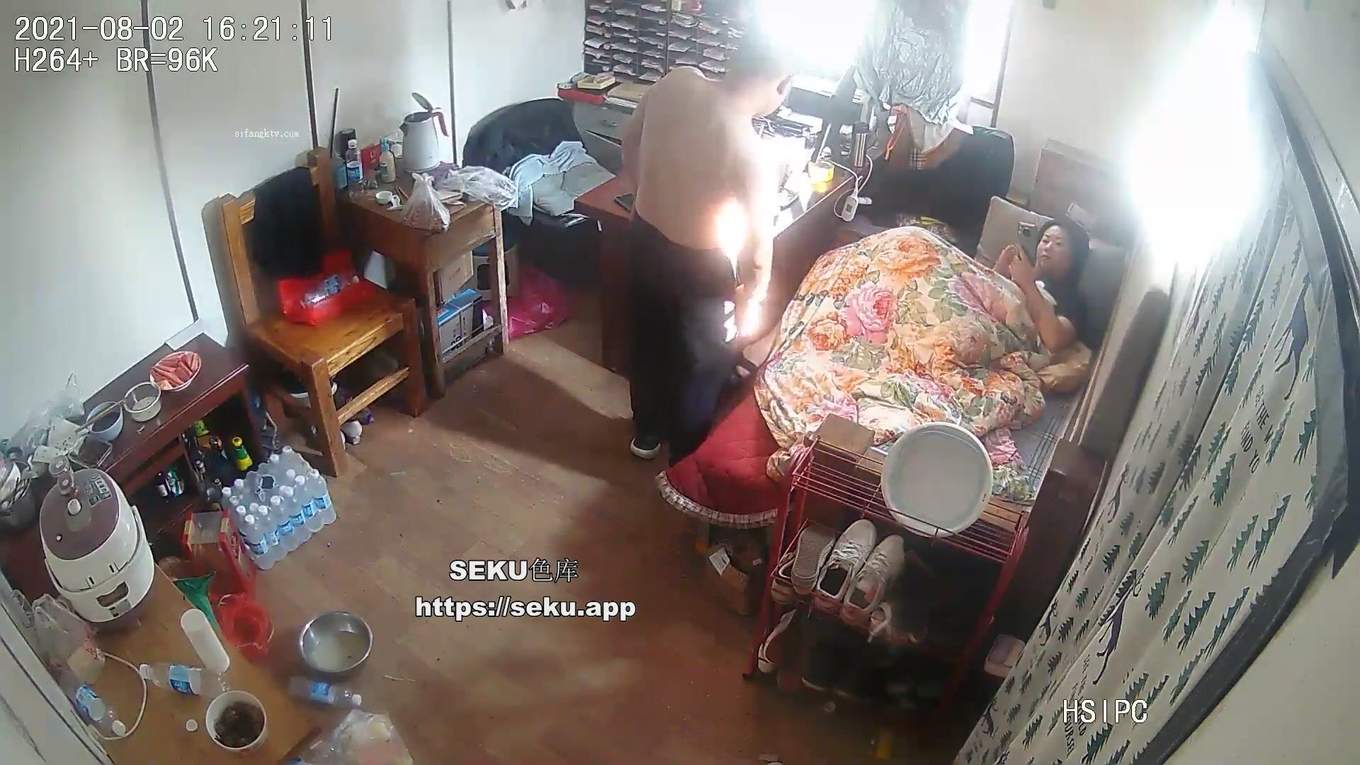 《辦公樓監控破解》愉窺中年老闆和女助理多次在辦公室啪啪
