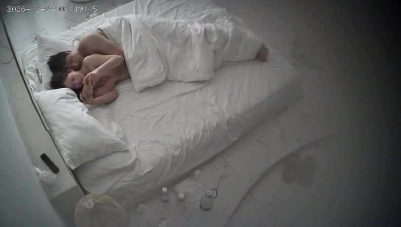 流出酒店偷拍 模特身材性感白絲美女被男友各種姿勢操穴 (3)