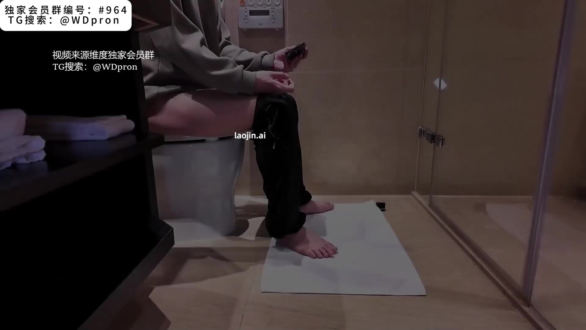 【露臉果果】最新維度獨家影片，反差露臉人妻，和單男酒店約炮，相當的開放，第一視角口交，廁所脫光操爽了