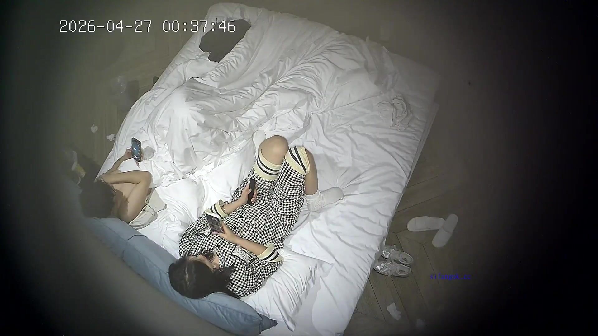 酒店偷拍❤️本月最佳顏值極高的白襪學妹被男友操小嫩穴完整版